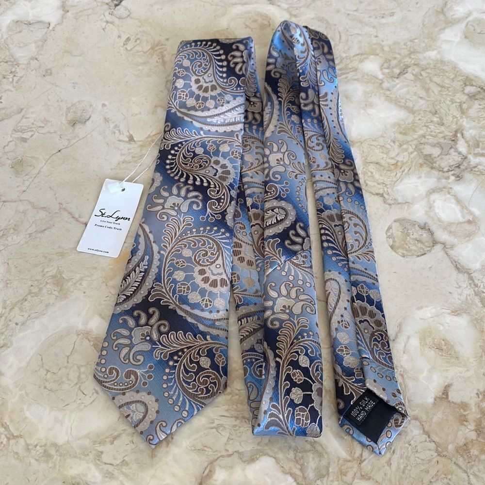 NWT St. Lynn 100% Silk Handmade Classic Paisley Tie
